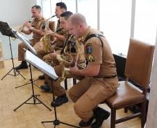 Banda da PM homenageia Comandante-Geral com música e comemora promoção de integrantes em solenidade no Palácio do Iguaçu
