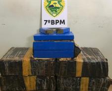 PM apreende 150 quilos de maconha após veículo colidir em Cruzeiro do Oeste (PR)