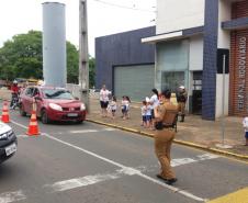 Blitz educativa “Férias Nota 1000” é desencadeada pela PM em Telêmaco Borba (PR) em conjunto com o CMEI Vinicius de Morais