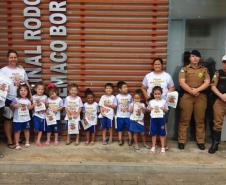 Blitz educativa “Férias Nota 1000” é desencadeada pela PM em Telêmaco Borba (PR) em conjunto com o CMEI Vinicius de Morais