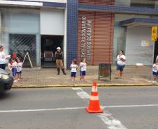 Blitz educativa “Férias Nota 1000” é desencadeada pela PM em Telêmaco Borba (PR) em conjunto com o CMEI Vinicius de Morais