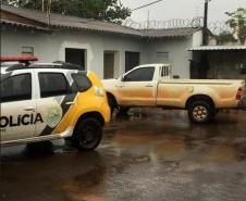 PM prende duas pessoas, recupera caminhonete roubada e apreende uma arma em Campina da Lagoa, no Centro-oeste do estado