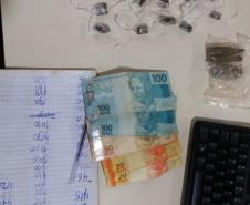 PM encaminha duas pessoas e apreende mais de 140 porções de maconha e cocaína no Norte do estado