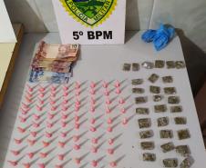 PM encaminha duas pessoas e apreende mais de 140 porções de maconha e cocaína no Norte do estado