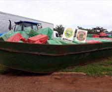 BPFron apreende embarcação carregada com 30 mil pacotes de cigarros em Foz do Iguaçu, no Oeste do estado