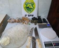 Após denúncia, policiais militares apreendem várias porções de cocaína, maconha e crack em Londrina (PR)
