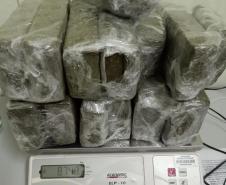 PM apreende veículo com 14 tabletes de maconha em Cruzeiro do Oeste, no Noroeste do estado