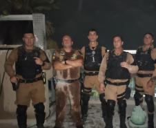 Equipe policial age rápido e cessa fogo que atingia apartamento durante a virada do ano em Matinhos (PR)