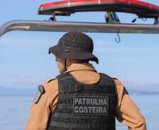 Comunidades que vivem em ilhas e áreas isoladas da Costa Leste do Paraná recebem atenção especial da PM
