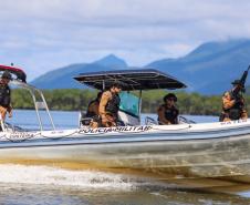 Comunidades que vivem em ilhas e áreas isoladas da Costa Leste do Paraná recebem atenção especial da PM
