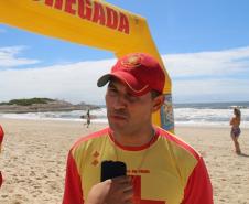 Desafio da Pedra do Cristo estimula competição entre guarda-vidas do Corpo de Bombeiros em Guaratuba