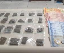 Em Colombo, na RMC, PM prende homem e apreende 31 porções de maconha