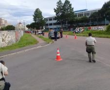 Em Fazenda Rio Grande, na RMC, PM e outros agentes de segurança desencadeiam a Operação Unindo Forças I e abordam mais de 100 pessoas