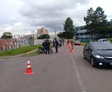 Em Fazenda Rio Grande, na RMC, PM e outros agentes de segurança desencadeiam a Operação Unindo Forças I e abordam mais de 100 pessoas
