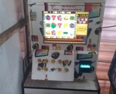 Em Pontal do Paraná (PR), PM prende homem e apreende duas máquinas caça-níquel