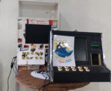 Em Pontal do Paraná (PR), PM prende homem e apreende duas máquinas caça-níquel