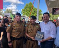 Governador do estado recebe homenagem do Comandante do 6º Batalhão durante o Show Rural em Cascavel