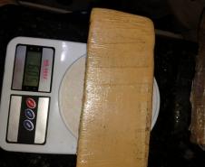 PM aborda ponto de venda de drogas e prende quatro pessoas em Jardim Alegre e Lunardelli, no Centro-Norte do estado