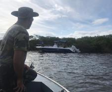 BPAmb-FV faz patrulhamento em Guaratuba (PR) e aborda 25 pessoas e cinco embarcações 