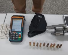 PM prende homem e apreende porções de maconha e arma de fogo no Litoral do estado