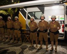 Matimbanda e desfiles de escolas de samba no Litoral levam 800 mil foliões para as ruas no segundo dia de Carnaval