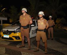 Matimbanda e desfiles de escolas de samba no Litoral levam 800 mil foliões para as ruas no segundo dia de Carnaval