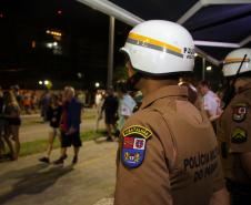 Matimbanda e desfiles de escolas de samba no Litoral levam 800 mil foliões para as ruas no segundo dia de Carnaval