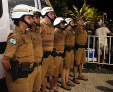 Matimbanda e desfiles de escolas de samba no Litoral levam 800 mil foliões para as ruas no segundo dia de Carnaval