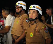 Matimbanda e desfiles de escolas de samba no Litoral levam 800 mil foliões para as ruas no segundo dia de Carnaval