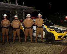 Matimbanda e desfiles de escolas de samba no Litoral levam 800 mil foliões para as ruas no segundo dia de Carnaval