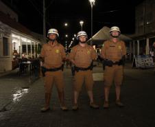 Com reforço da PM, multidões curtem terceiro dia de Carnaval no Paraná com mais segurança e diversão