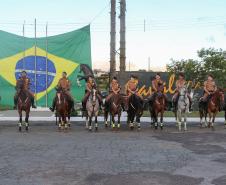 Regimento de Polícia Montada da PM celebra passagem de comando durante solenidade militar em Curitiba