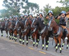 Regimento de Polícia Montada da PM celebra passagem de comando durante solenidade militar em Curitiba