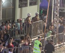 Matimbanda e desfiles de escolas de samba no Litoral levam 800 mil foliões para as ruas no segundo dia de Carnaval