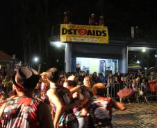 Matimbanda e desfiles de escolas de samba no Litoral levam 800 mil foliões para as ruas no segundo dia de Carnaval