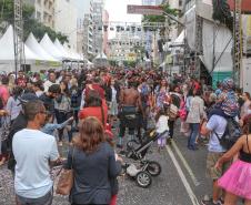 Polícia Militar garante a segurança de milhares de pessoas durante o desfile de Carnaval em Curitiba