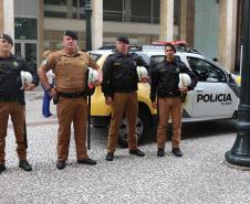 Polícia Militar garante a segurança de milhares de pessoas durante o desfile de Carnaval em Curitiba