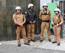 Polícia Militar garante a segurança de milhares de pessoas durante o desfile de Carnaval em Curitiba