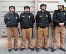 Polícia Militar garante a segurança de milhares de pessoas durante o desfile de Carnaval em Curitiba