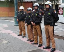 Polícia Militar garante a segurança de milhares de pessoas durante o desfile de Carnaval em Curitiba