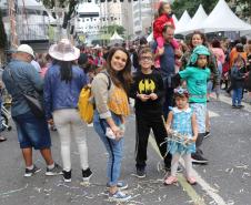 Polícia Militar garante a segurança de milhares de pessoas durante o desfile de Carnaval em Curitiba