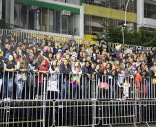 Polícia Militar garante a segurança de milhares de pessoas durante o desfile de Carnaval em Curitiba