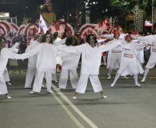 Polícia Militar garante a segurança de milhares de pessoas durante o desfile de Carnaval em Curitiba