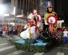 Polícia Militar garante a segurança de milhares de pessoas durante o desfile de Carnaval em Curitiba