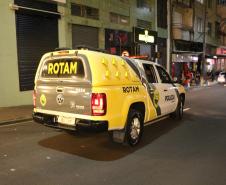 Polícia Militar garante a segurança de milhares de pessoas durante o desfile de Carnaval em Curitiba