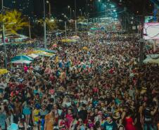 Com reforço da PM, multidões curtem terceiro dia de Carnaval no Paraná com mais segurança e diversão
