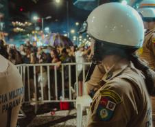 Com reforço da PM, multidões curtem terceiro dia de Carnaval no Paraná com mais segurança e diversão