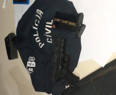 Trio suspeito de envolvimento com homicídio é preso pela PM em Colombo; uma arma de fogo foi apreendida