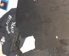 Trio suspeito de envolvimento com homicídio é preso pela PM em Colombo; uma arma de fogo foi apreendida