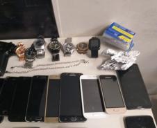 PM recupera 57 celulares e prende dupla que praticava roubos na Capital